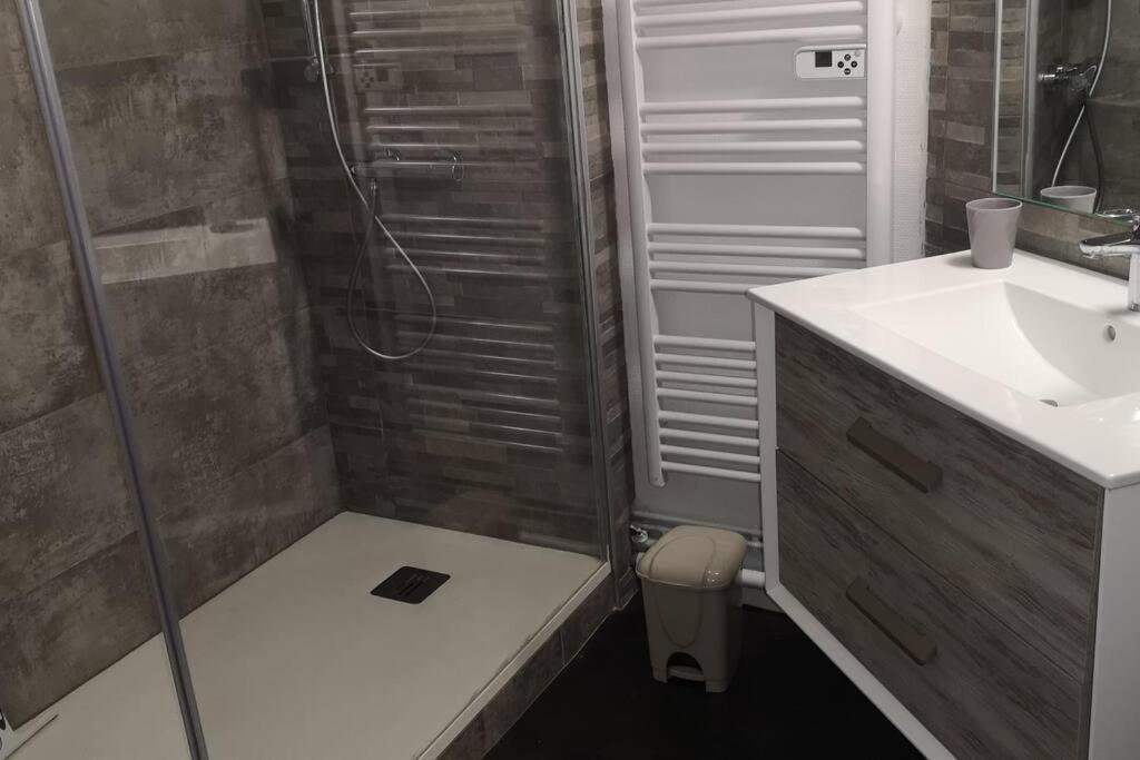 Duplex Au Centre Ville, Dans Cour Interieure Calme Dole Kültér fotó